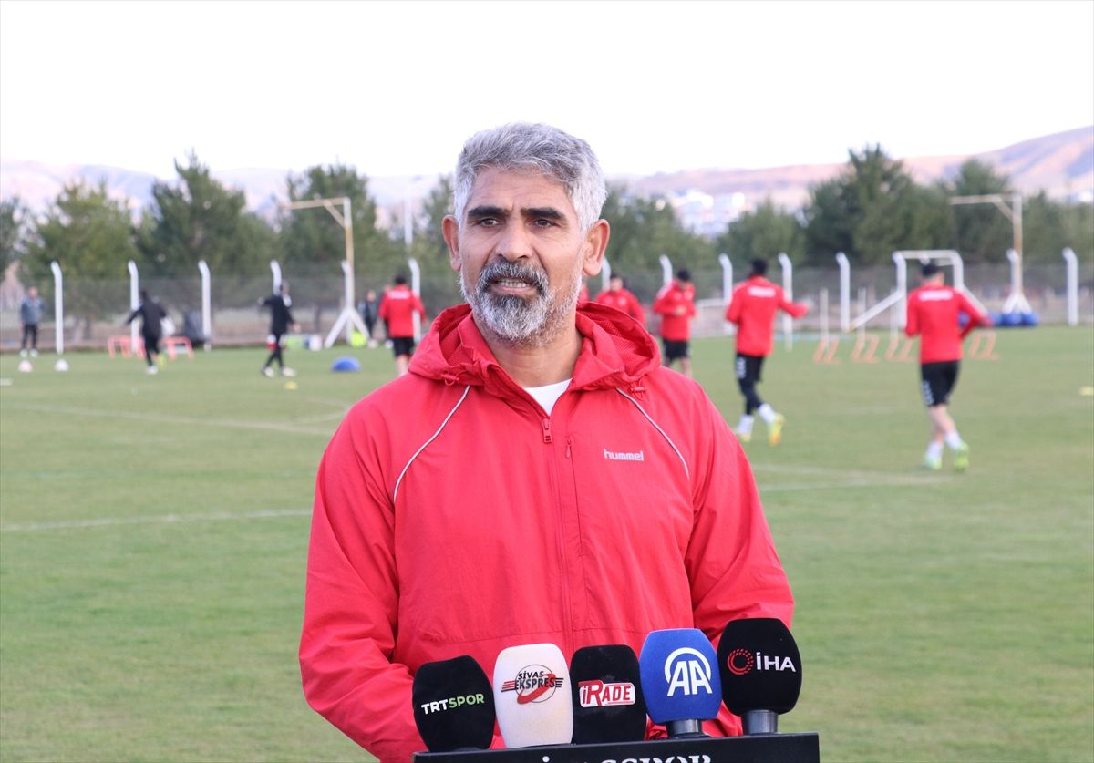 Sivasspor Teknik Direktörü İsmet Taşdemir'den play-off açıklaması Açıklaması