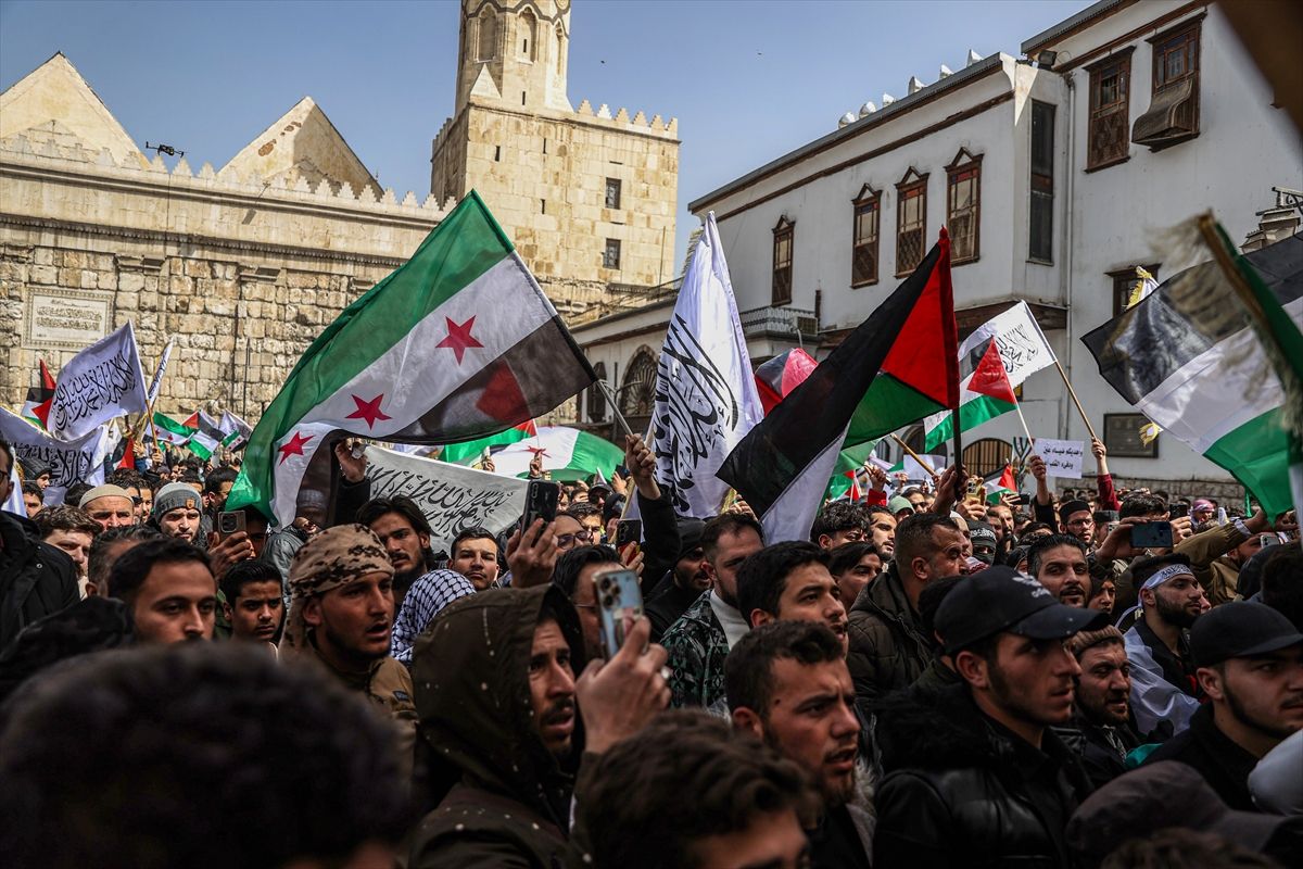 Suriye'nin başkenti Şam'da İsrail'in Filistinli tutuklulara idamı öngören kararı protesto edildi