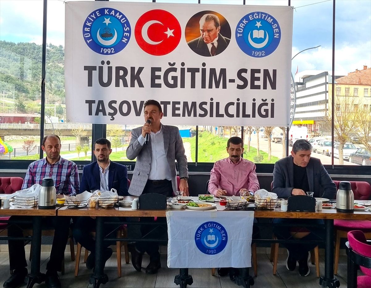 Taşova'da Türk Eğitim-Sen üyeleri buluştu