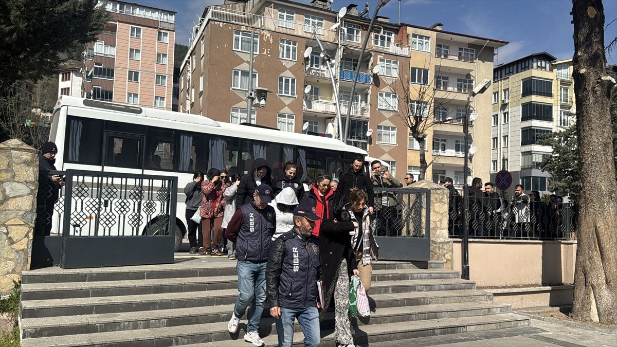 Tokat merkezli 12 ilde düzenlenen operasyonda 64 zanlı gözaltına alındı