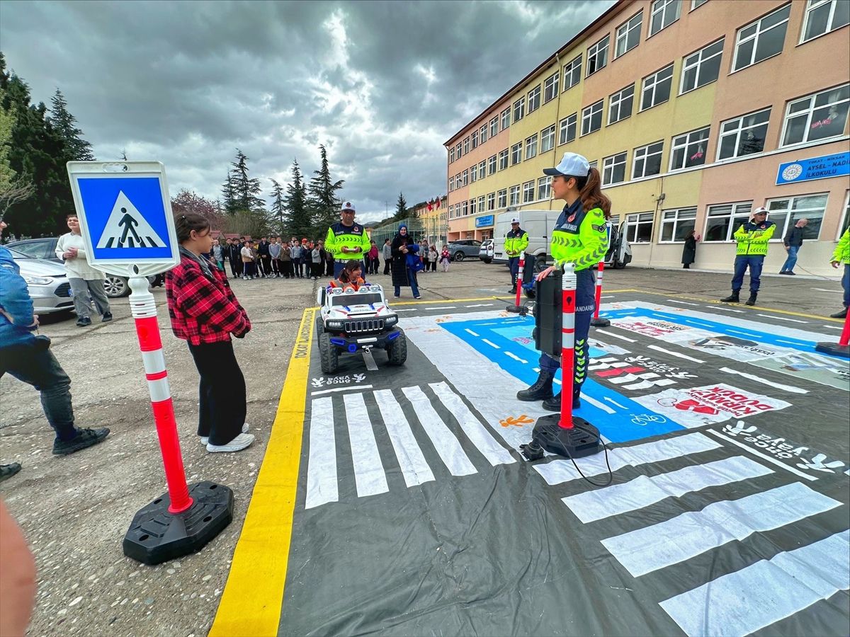 Tokat'ta öğrencilere uygulamalı trafik eğitimi verildi