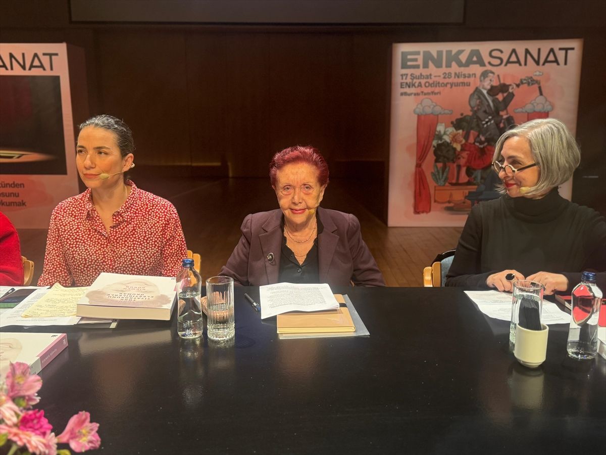 Türk tiyatrosunda eleştirinin rolü ve dönüşümü masaya yatırıldı