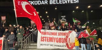 Üsküdar'da mahalle sakinlerinin McDonald's protestosu sürüyor