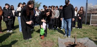 Yürüyen Köşk'ün simgesi çınardan klonlama yöntemiyle elde edilen fide, Anıtkabir'de toprakla buluştu