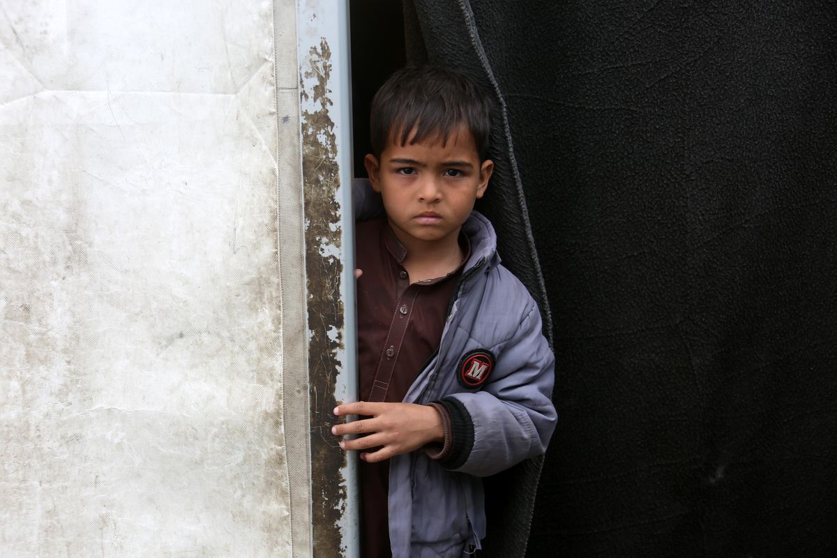 Afganistan'da Sınır Ötesi Saldırılar: 9.000'den Fazla Aile Yerinden Edildi