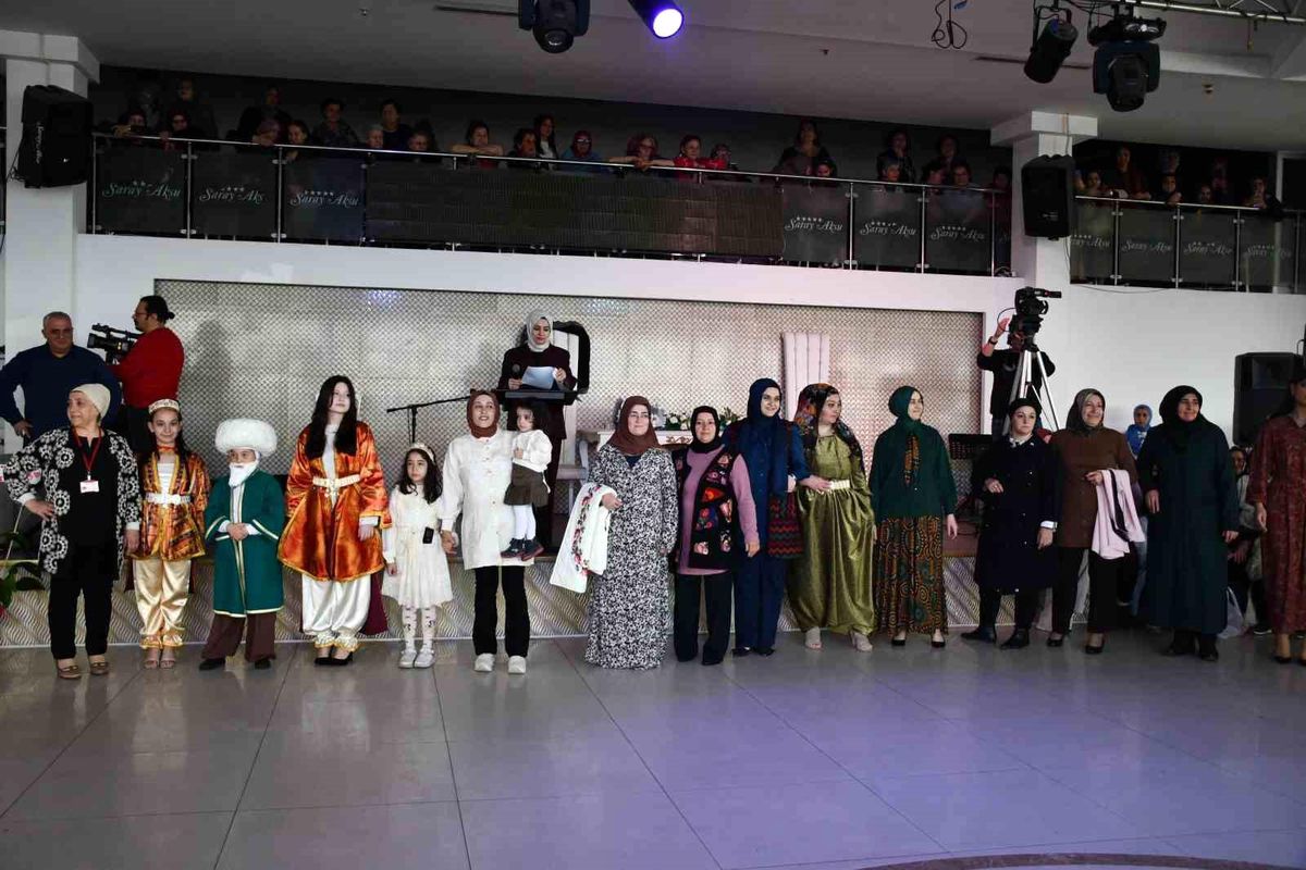 Akşehir'de Halk Eğitim Merkezi'nden giyim defilesi