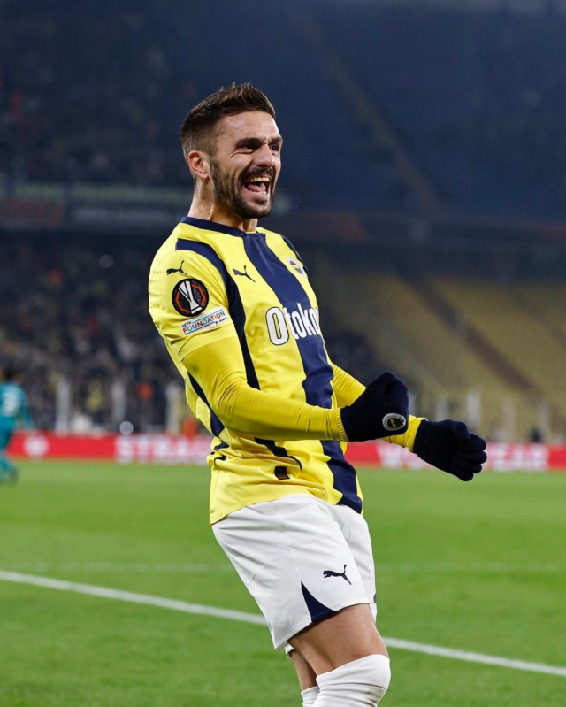 cifte bomba yolda fenerbahcede 2725628457 2266 3 m