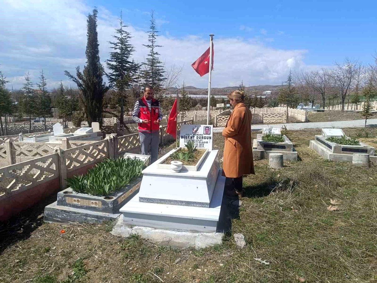 Elazığ'da şehit kabirleri ziyaret edildi