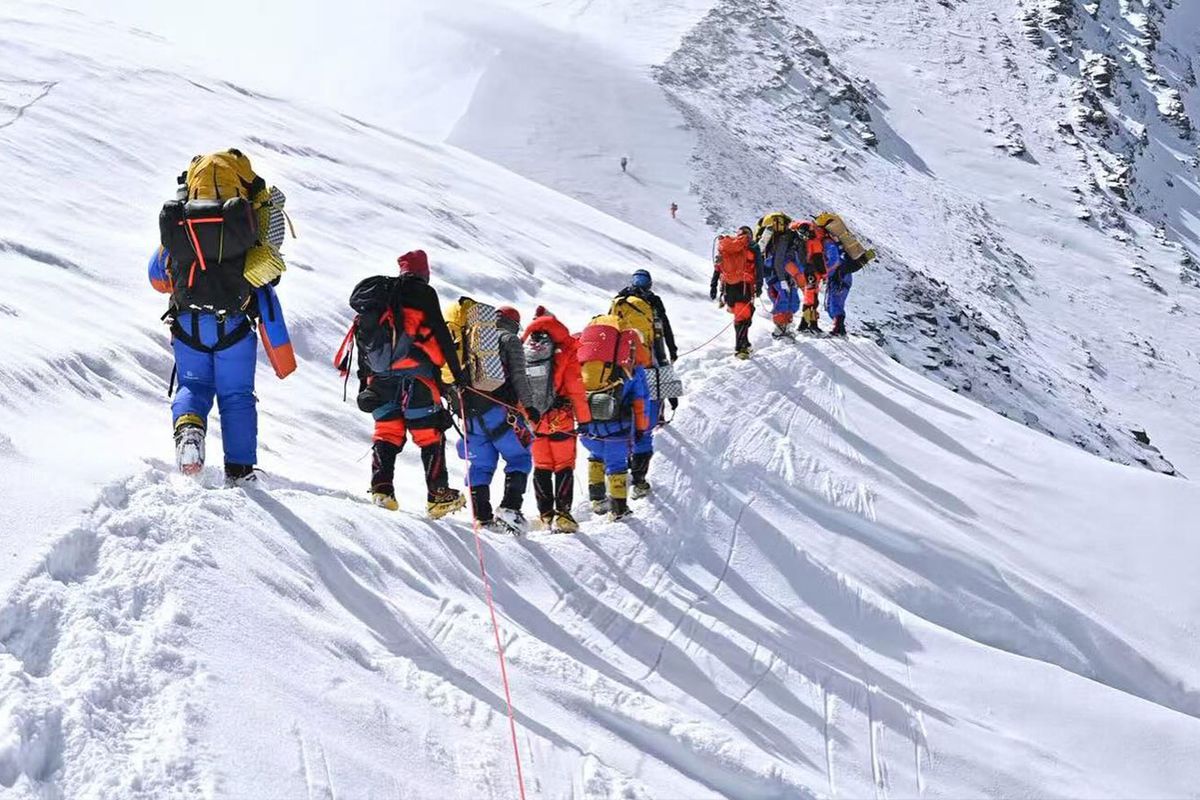 Everest'te dev vurgun! Önce fare karbonatla hasta ettiler, sonra kurtardılar