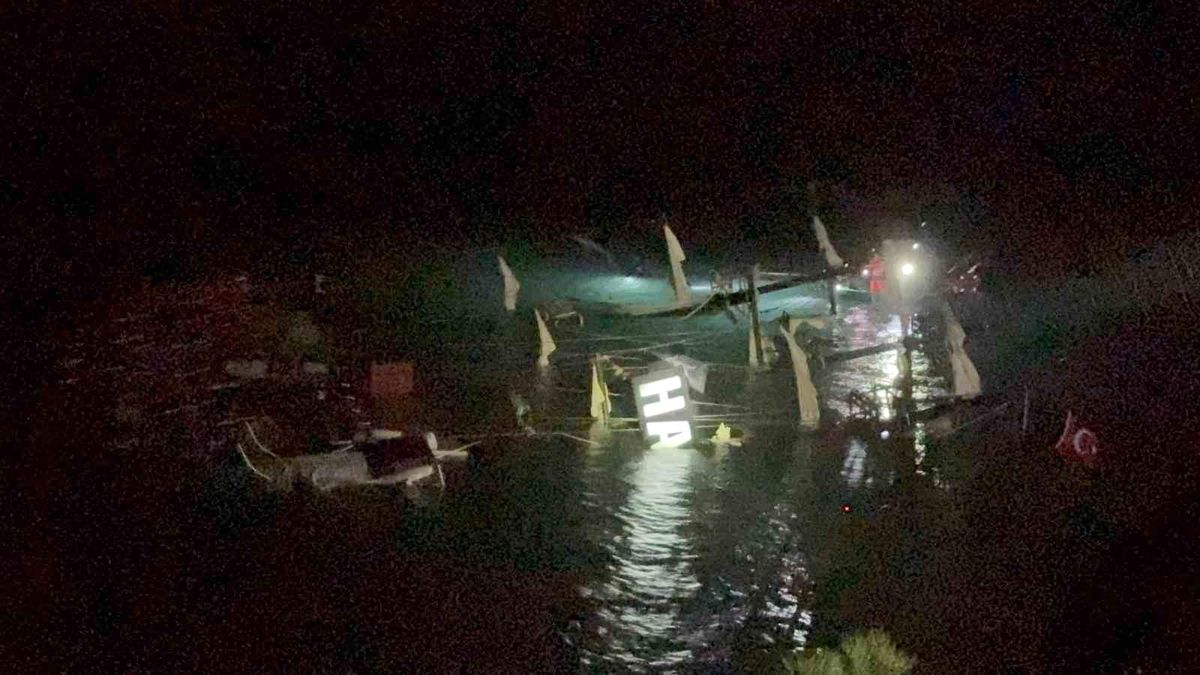 Fethiye'de kayalıklara çarparak batan teknedeki 6 kişi kurtarıldı, 1 kişi kayıp