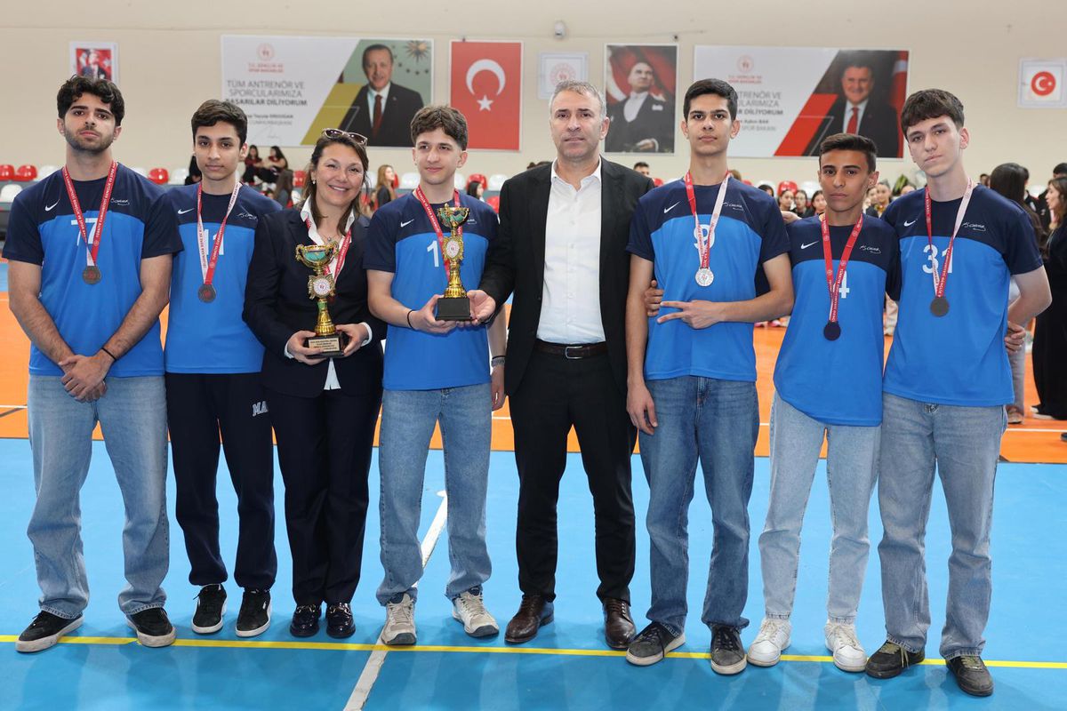 Hatay’da voleybol şöleni finalle sona erdi, şampiyonlar kupalarına kavuştu