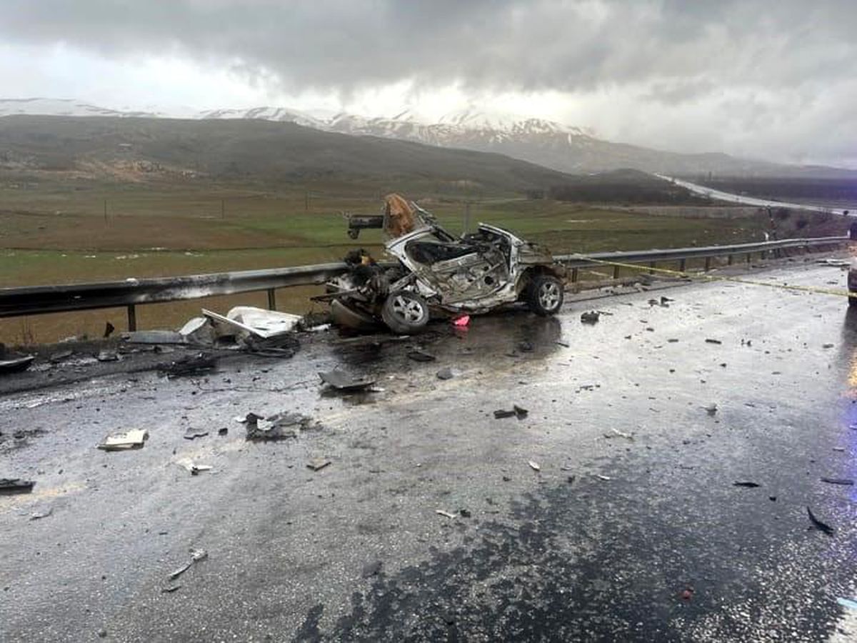 Malatya'da tır ile otomobil kafa kafaya çarpıştı: 3 ölü, 1 yaralı