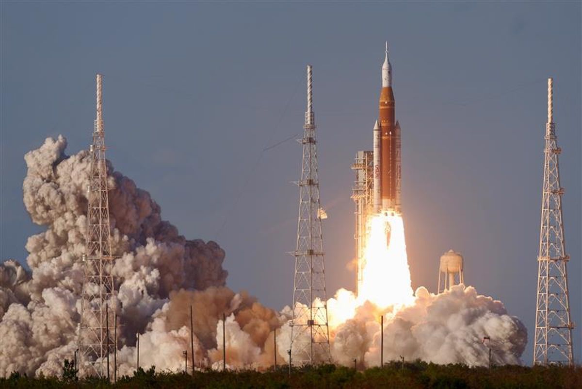 NASA, 54 yıl sonra Ay'a insanlı uçuşu başlattı