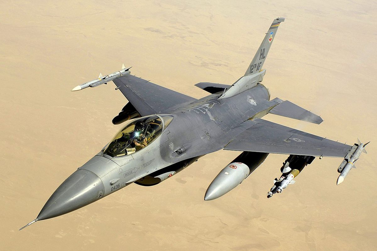ABD’ye ait F-16 Suudi Arabistan hava sahasında acil durum ilan etti