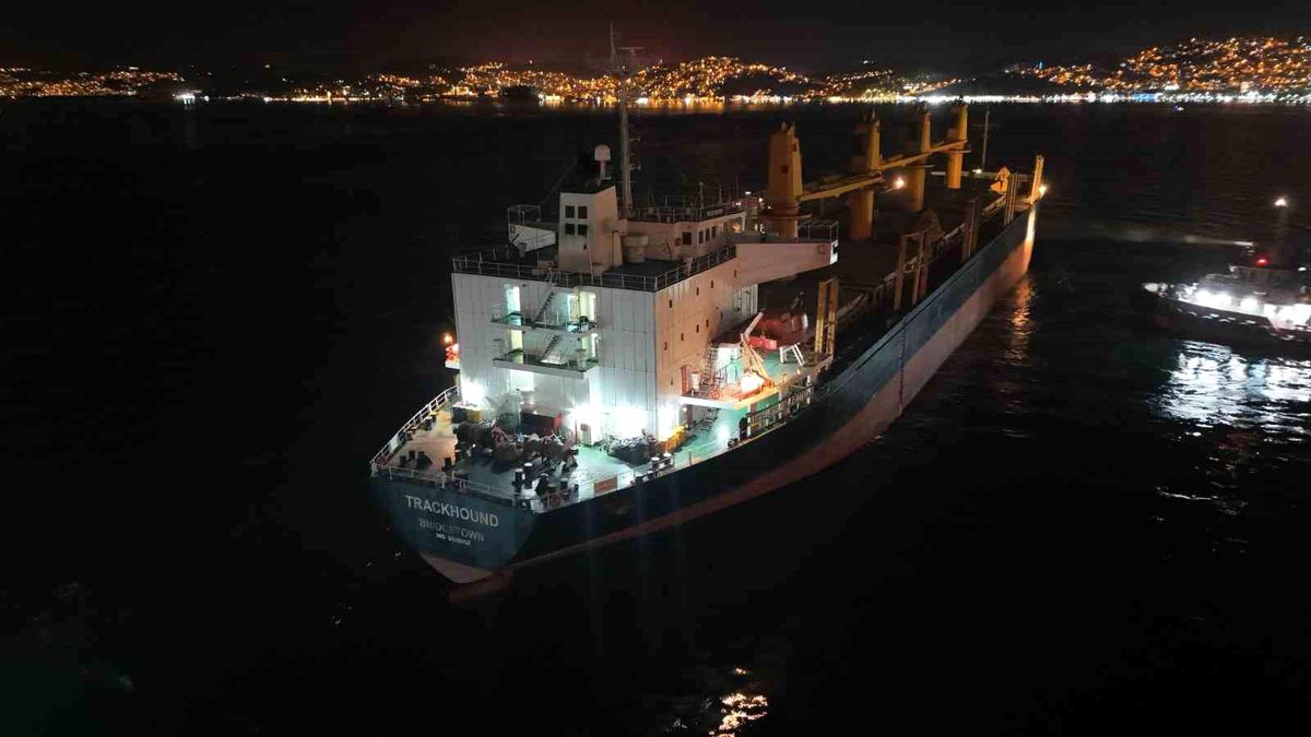 Boğaz'da gemi arızası: Trafik çift yönlü askıya alındı