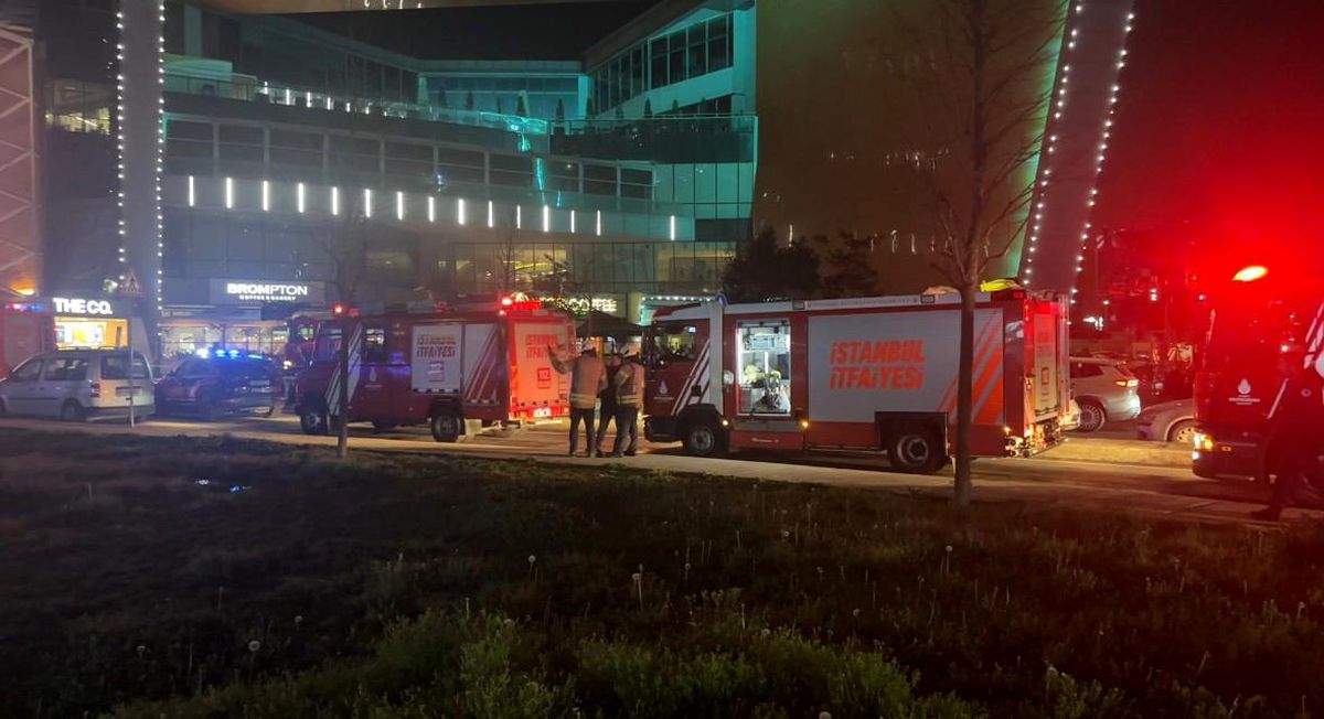Kağıthane'de alışveriş merkezinde yangın paniği