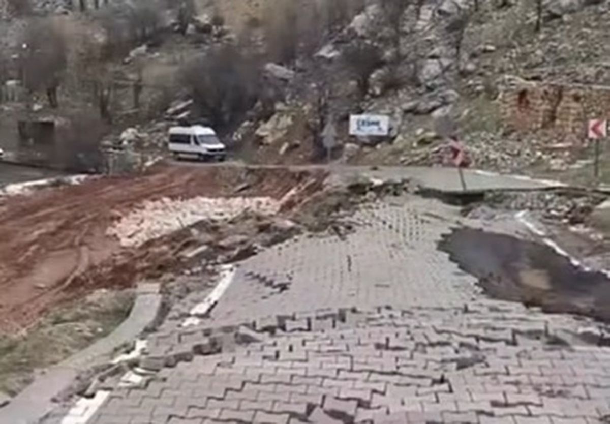 Nemrut Dağı'nın Yolunda Heyelan Nedeniyle Çökme