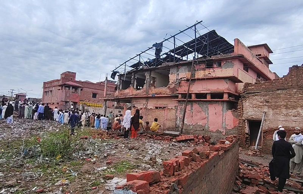 Pakistan'da polis karakoluna saldırı: 5 ölü, 13 yaralı