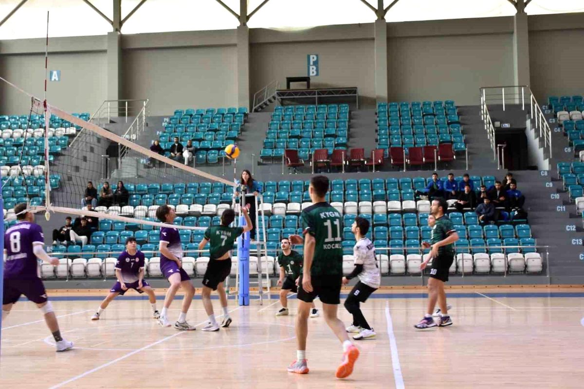 Afyonkarahisar GSB Yurtları YURTLİG Voleybol'da Ege Grup Şampiyonu oldu