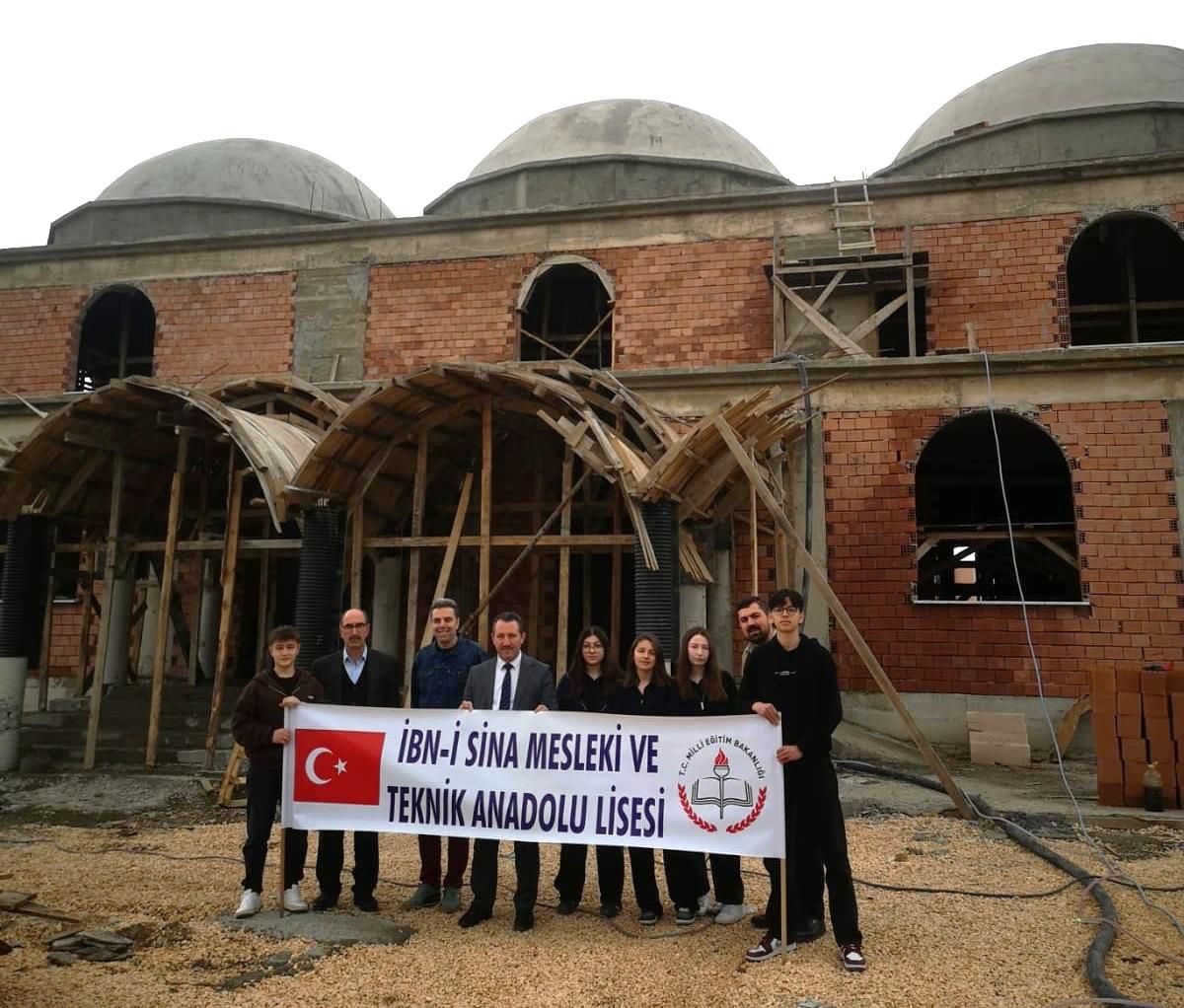 Bilecik'te öğrenciler harçlıklarını Kuba Camii inşaatına bağışladı