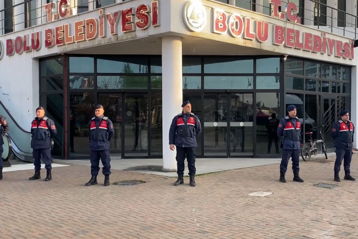 Bolu Belediyesi'ne şafak baskını! Arama yapılıyor