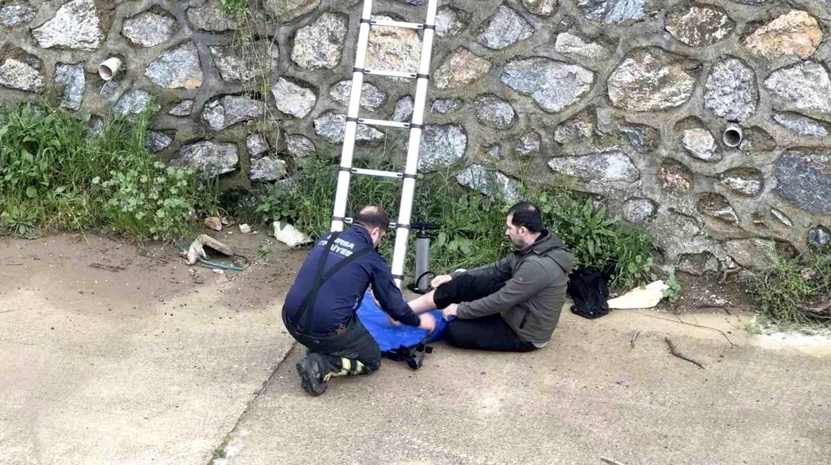 Bursa'da dereye düşen adamı ekipler kurtardı