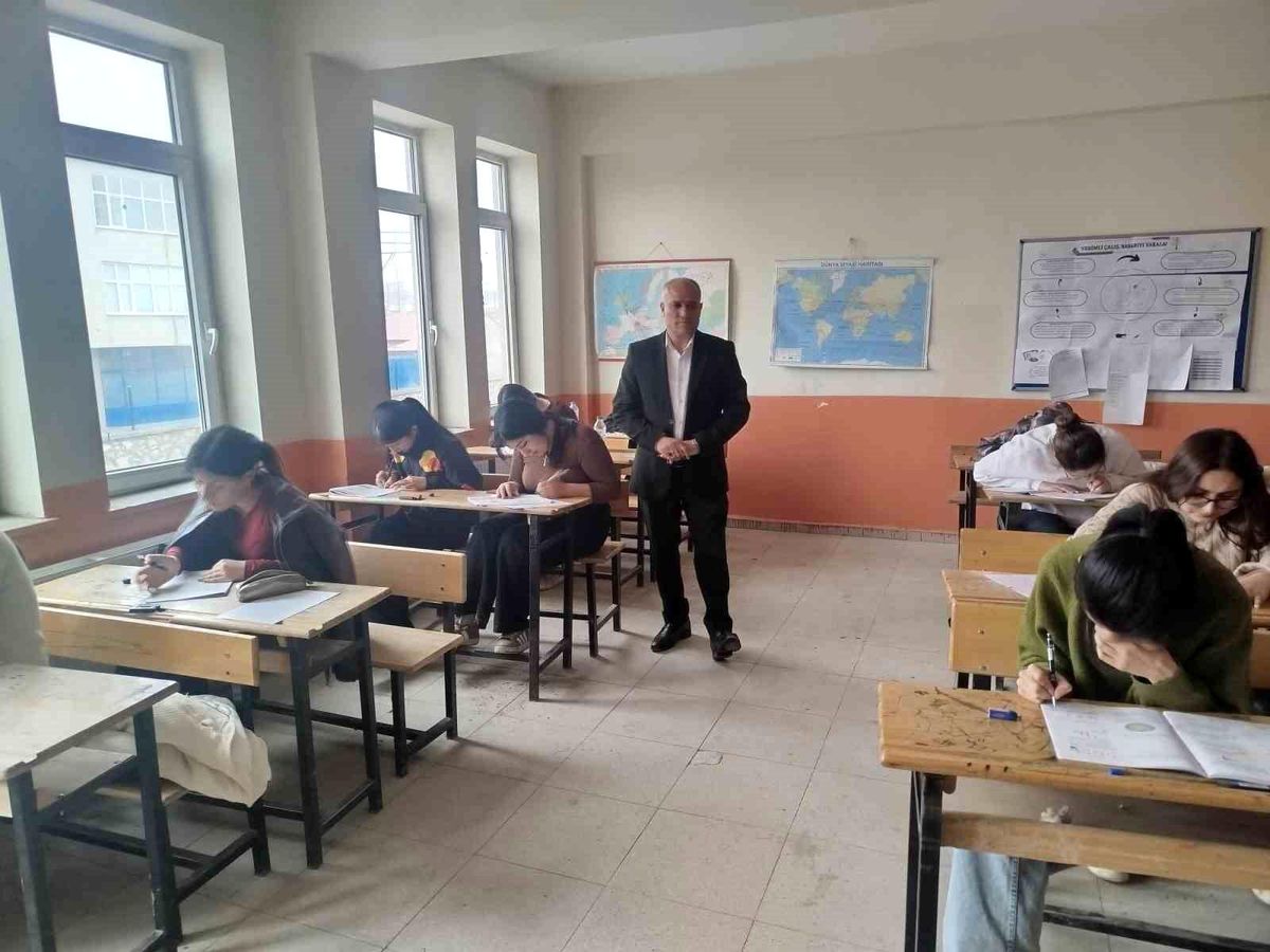 Diyadin'de eğitime destek artarak sürüyor