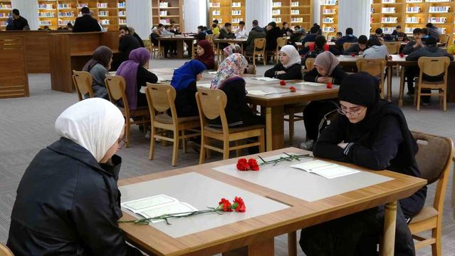 Gaziantep’te 302 öğrenci aynı anda Kuran-ı Kerim’i hatim etti