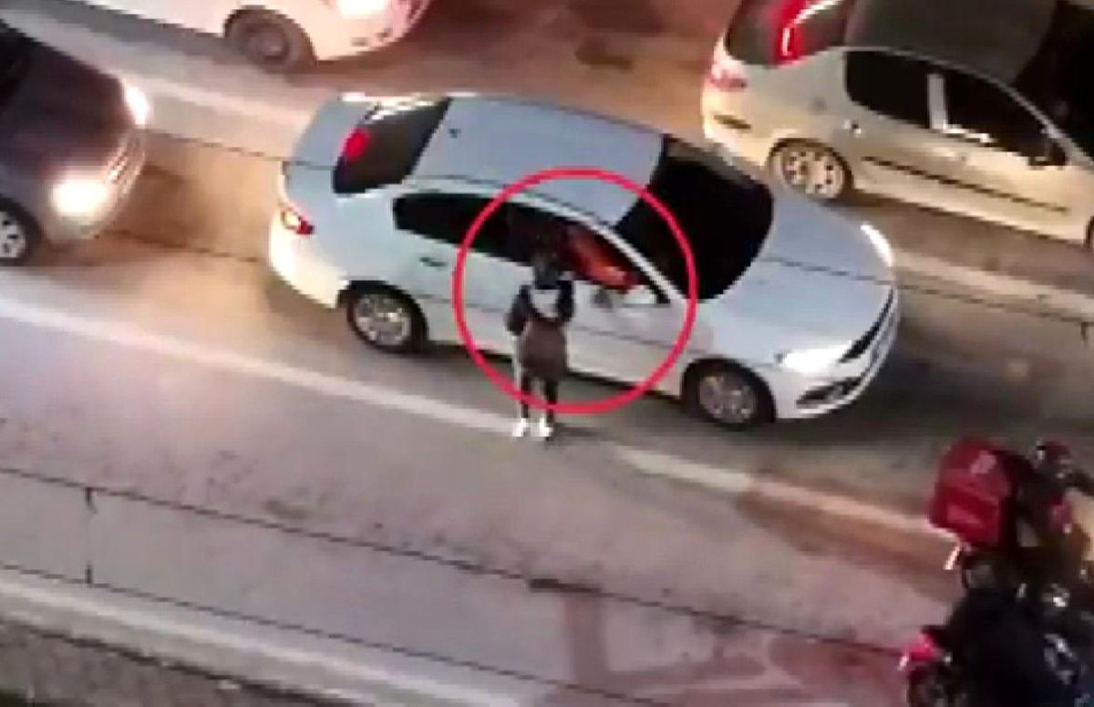 Gaziantep'te yollarda dilencilik ve satıcılık yapan şahıslara operasyon: 13 gözaltı