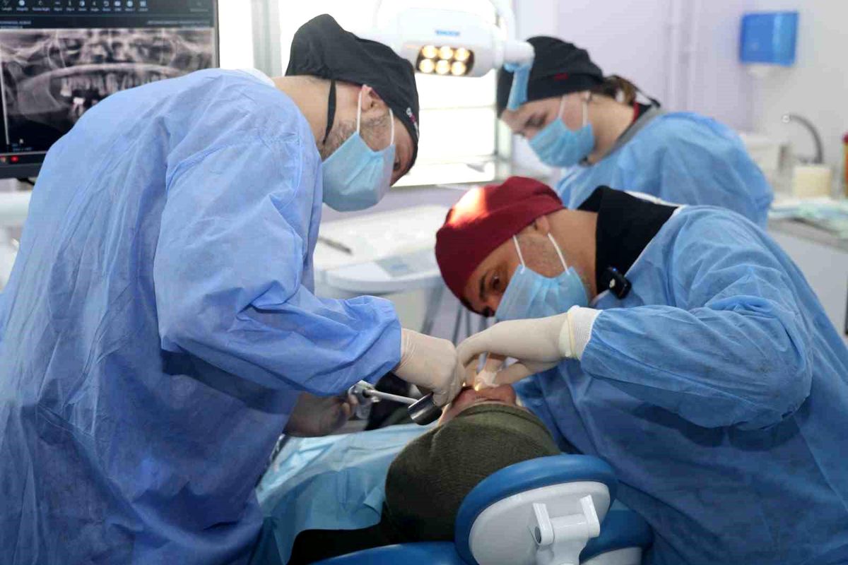 Iğdır Üniversitesi'nde bir ilk: Ağız ve Diş Sağlığı Hastanesi'nde implant tedavisi başladı