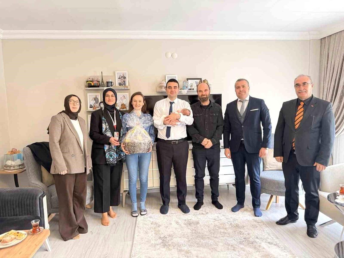 "İyilik Osmaneli'nin Kumaşında Var Projesi" kapsamında yeni doğan bebeğe destek