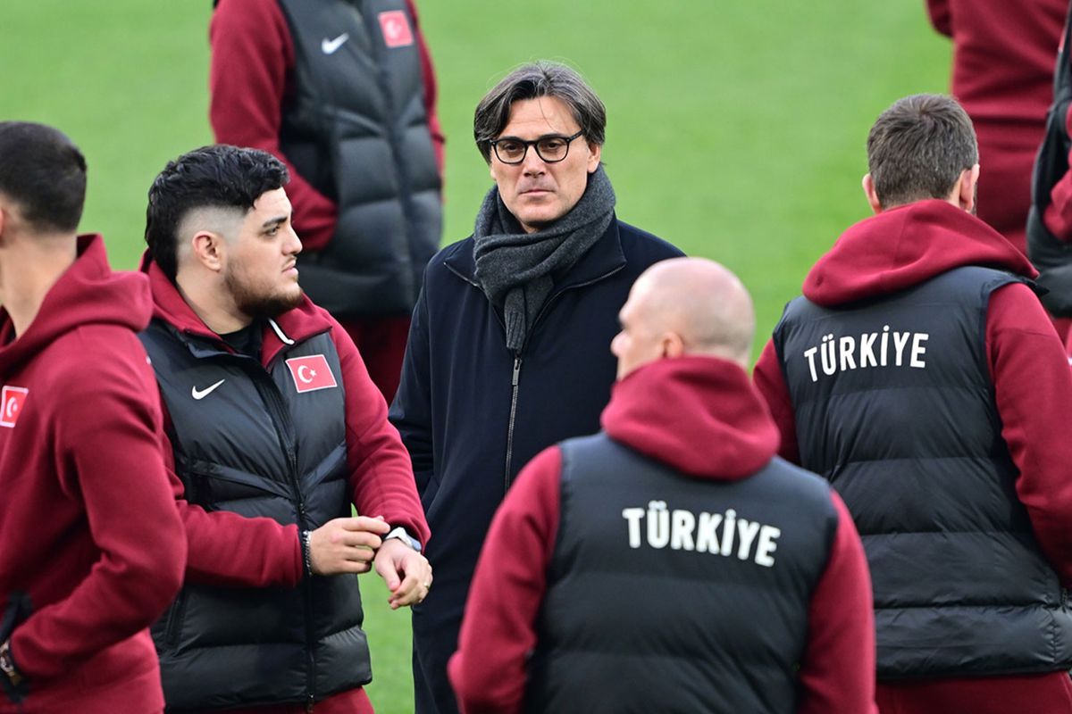 Koca ülke karıştı! Şimdi de Montella'yı istiyorlar