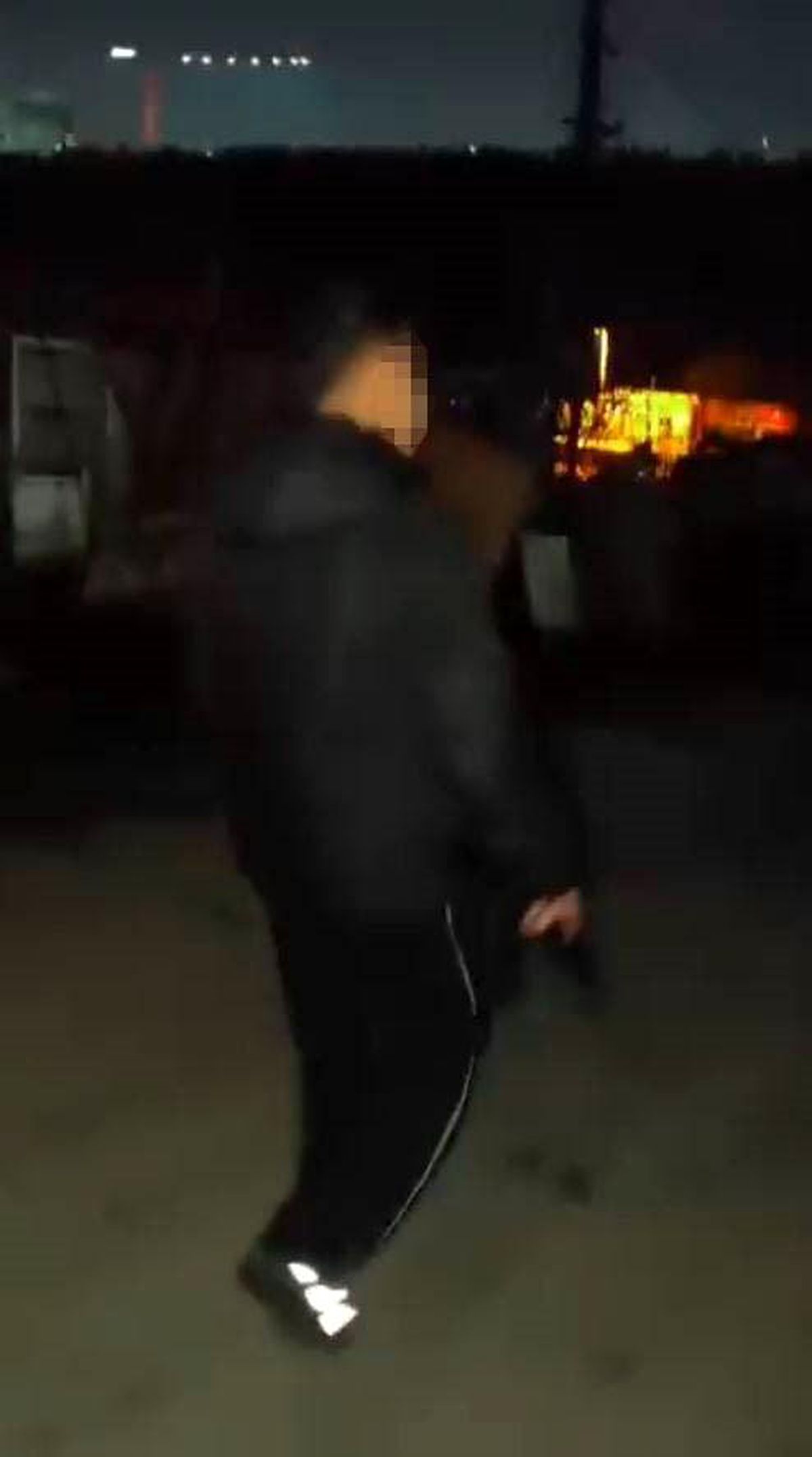 Küçükçekmece'de sokakta uzun namlulu silahla dolaştı, o anları kayda aldı