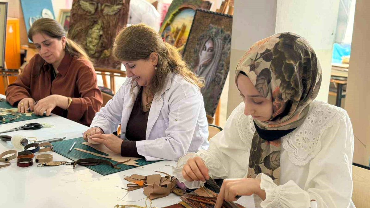 Siverek'te sıfır atık bilinci el sanatlarıyla yaygınlaşıyor