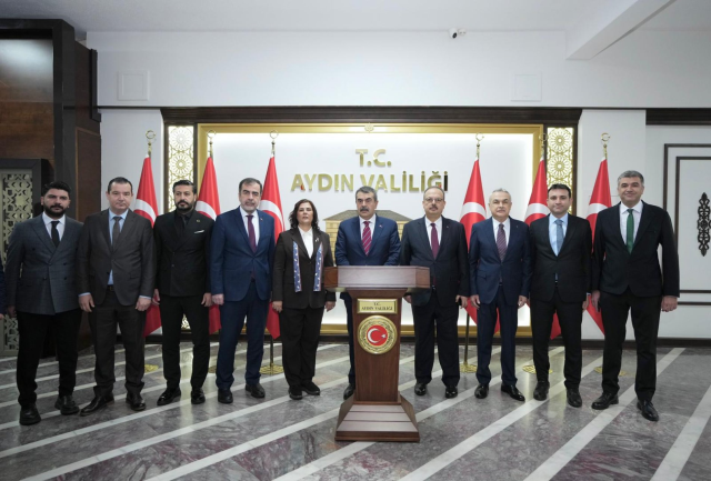 toplantiya geciken seda sariba 1eea866e5b 9983 5 m