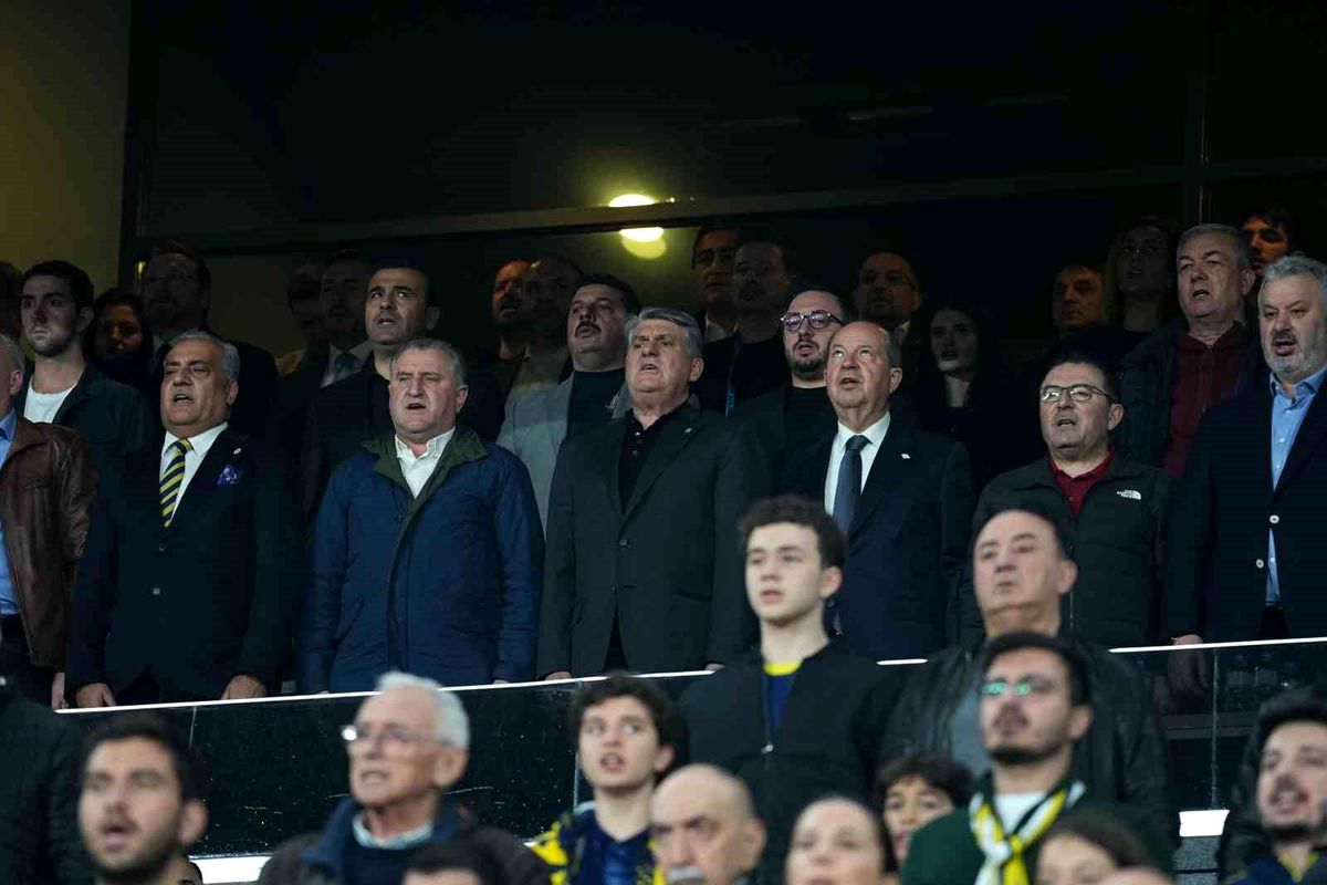 Bakan Bak, Fenerbahçe Beşiktaş derbisini takip etti