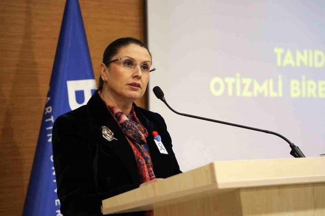 BARÜ’de otizmde tanıdan yetişkinliğe uzanan süreç uzmanlar tarafından anlatıldı