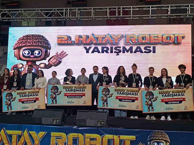 Depremzede öğrencilerin hayallerini gerçeğe dönüştürdükleri “Hatay Bot” robot yarışması sona erdi