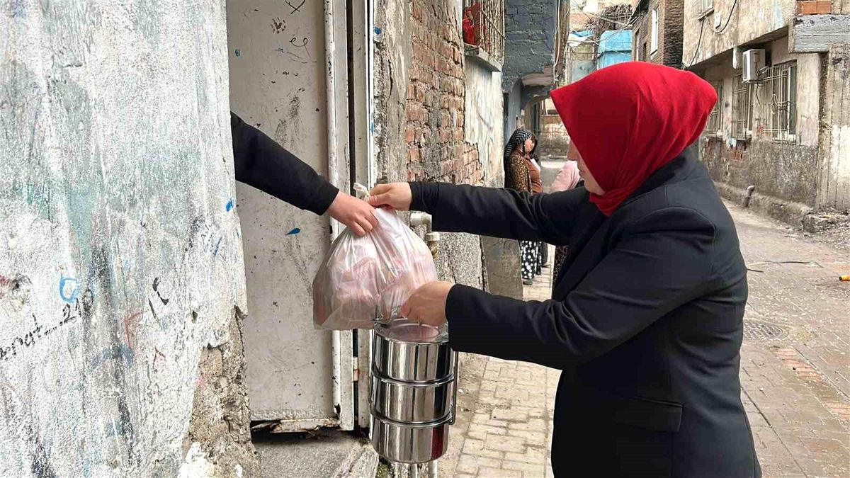 Diyarbakır'da sıcak yemek desteği ihtiyaç sahiplerine umut oluyor