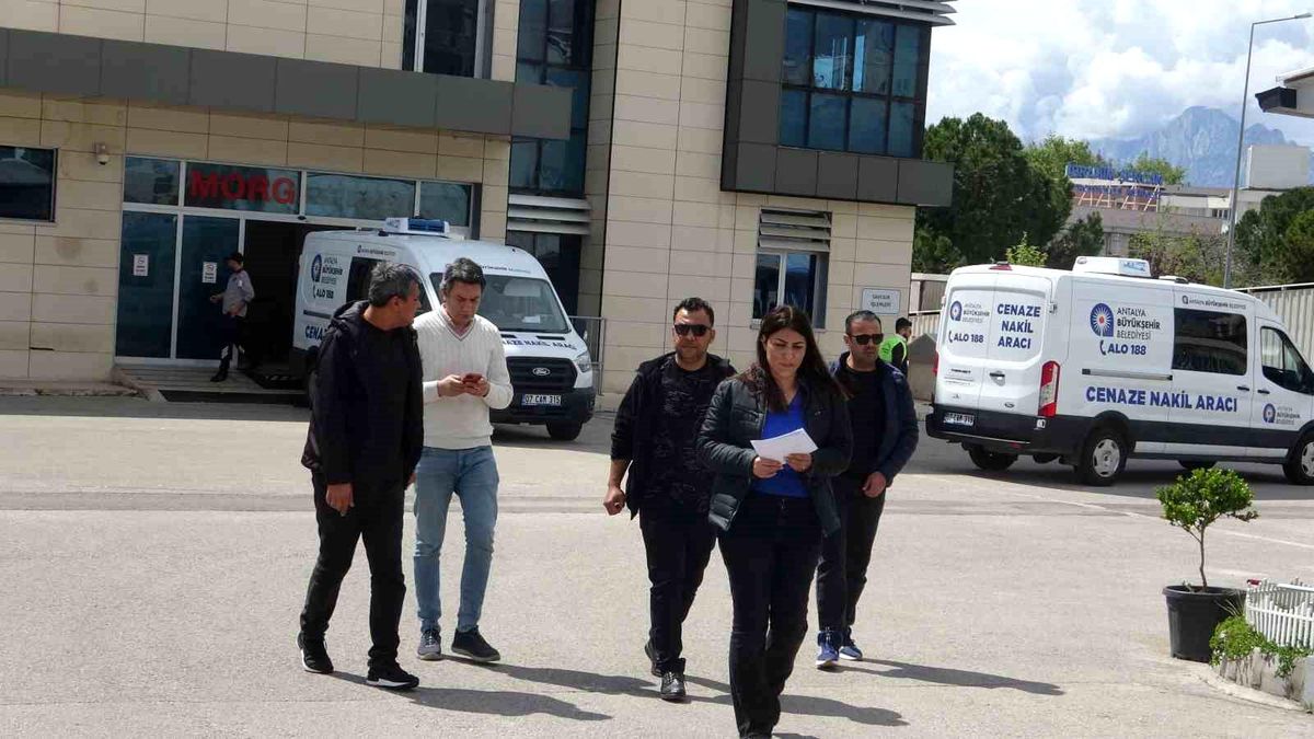Ekmek almak için markete giden yaşlı adam çöp kamyonunun altında hayatını kaybetti