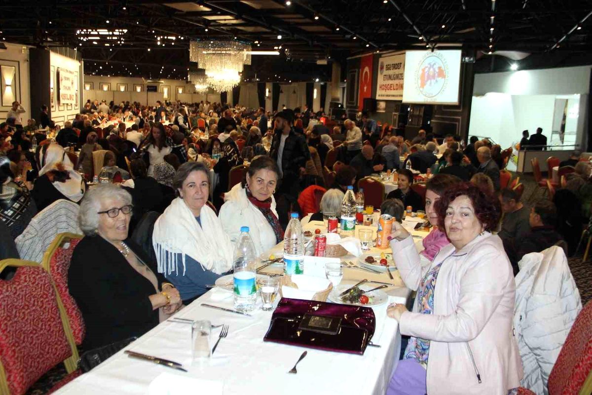 Erzincanlılar İzmir'deki dayanışma gecesinde bir araya geldi