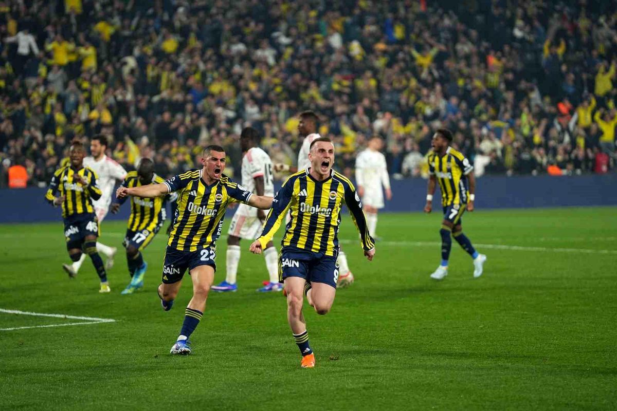 Fenerbahçe, ligde Beşiktaş'ı 2 maçta da devirdi