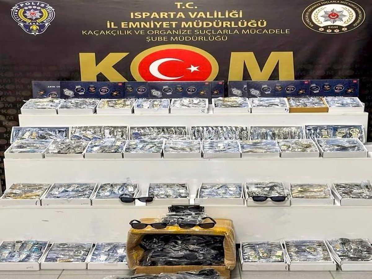 Isparta'da kaçakçılık operasyonunda binlerce kaçak ürün ele geçirildi