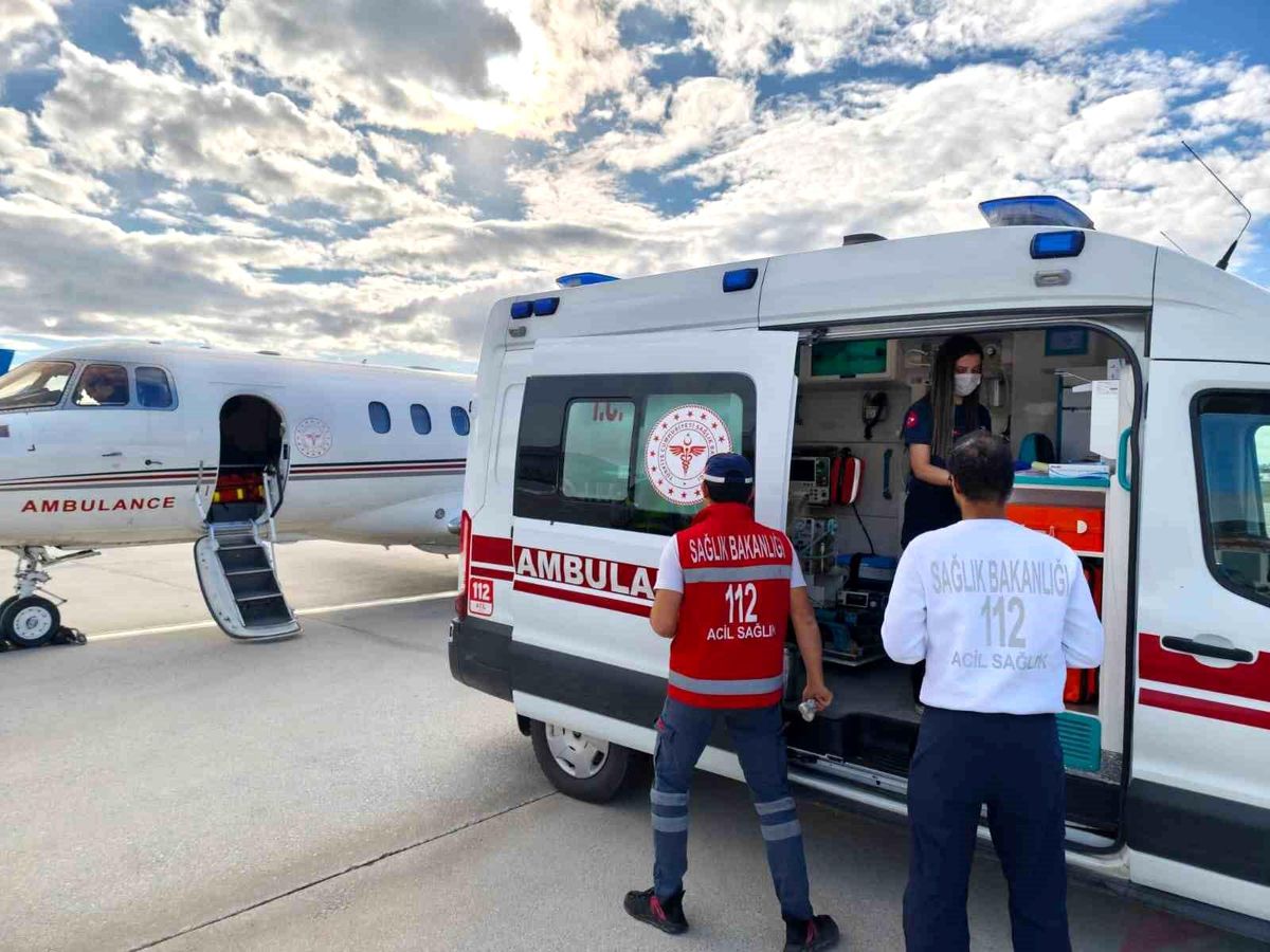 Kalp hastası bebek ambulans uçakla İstanbul'a sevk edildi
