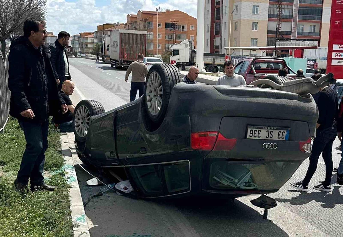 Karapınar'da kontrolden çıkan otomobil takla attı: 2 yaralı
