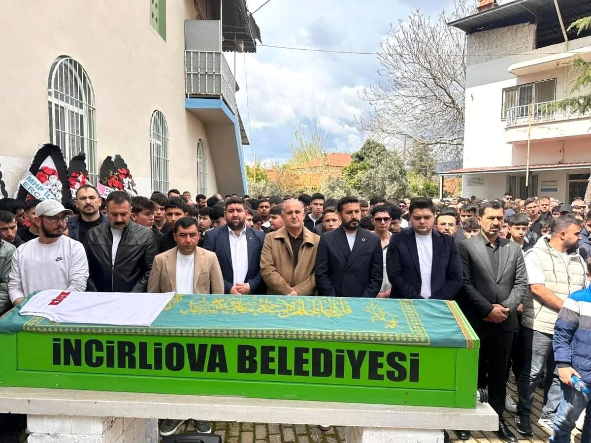Kazada hayatını kaybeden 15 yaşındaki Egemen son yolculuğuna uğurlandı