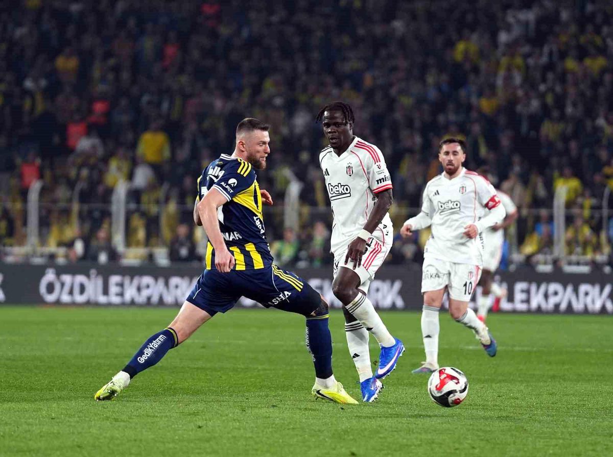 Trendyol Süper Lig: Fenerbahçe: 0 Beşiktaş: 0 (İlk yarı)
