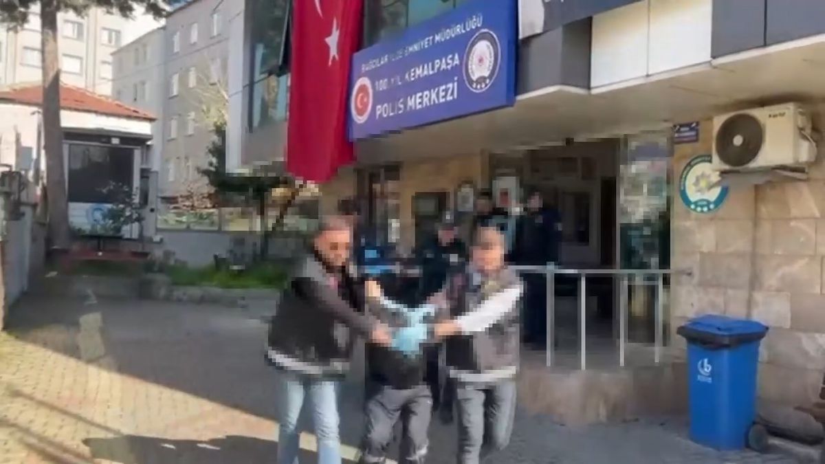 Bağcılar'da Polis Memurları Bıçaklı Kavga Sırasında Yaralandı