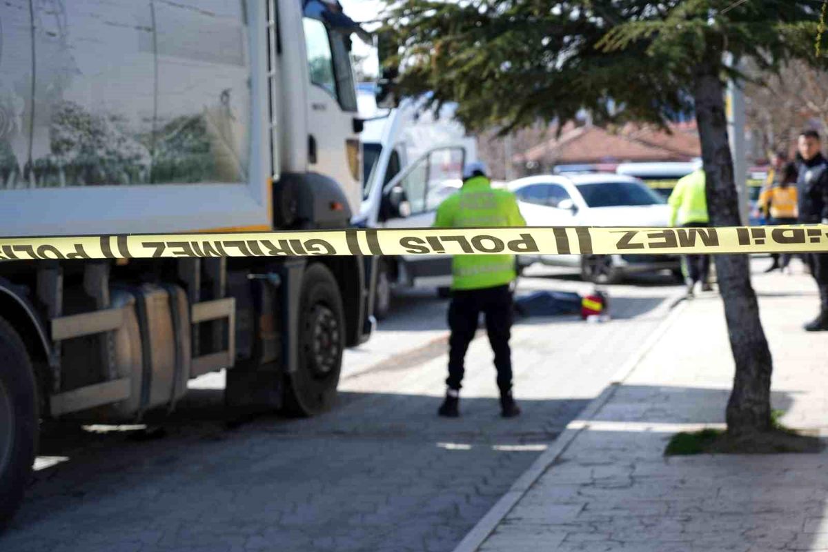 Erzincan'da Kamyon Çarpan Kadın Hayatını Kaybetti
