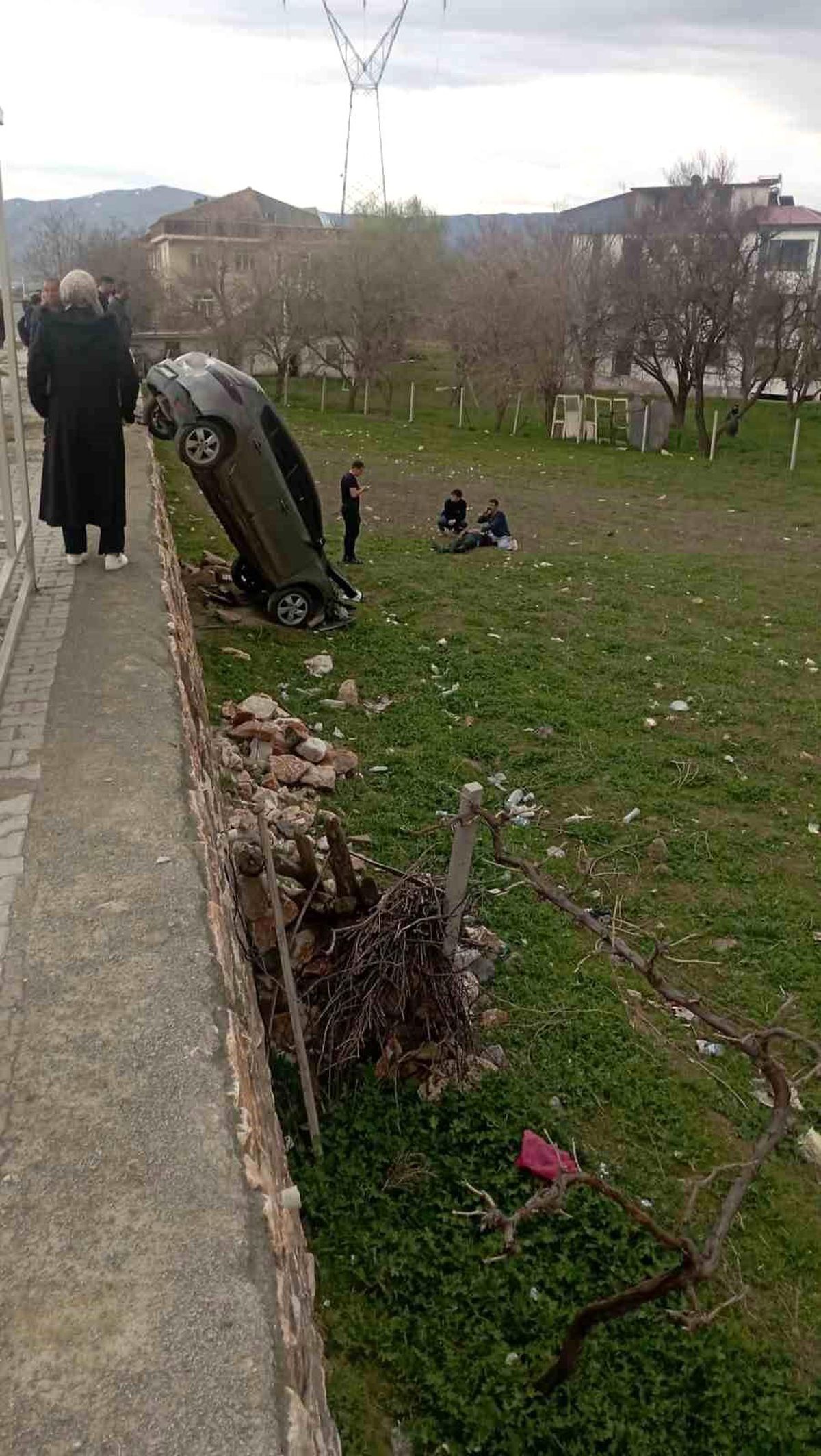 Elazığ'da otomobil şarampole uçtu: 1 yaralı